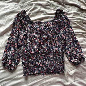 (FREE WITH QUALIFYING PURCHASE) No Boundaries floral stretch flowy sleeve